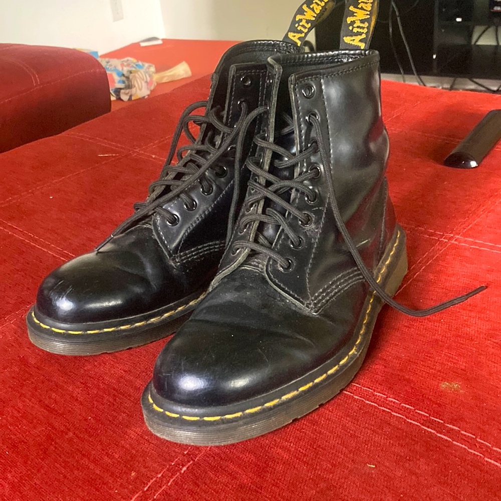 Dr marten 1460 8 eye black slightly worn